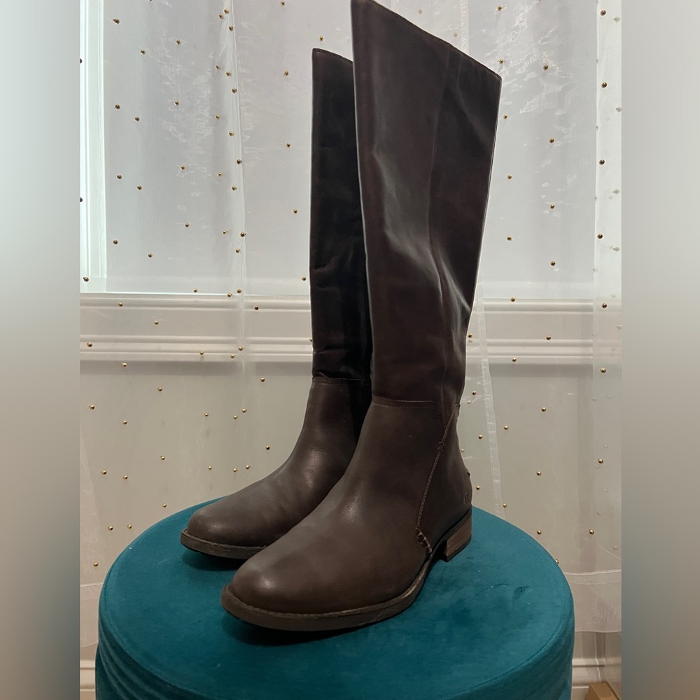 Ugg tall brown boots